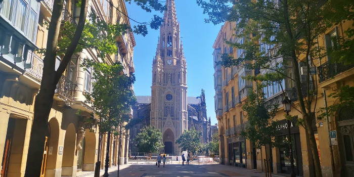 foto de la fachada central del Buen Pastor de Donostia 